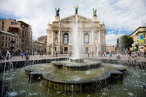 Lviv-Opera-Theater-1.jpg